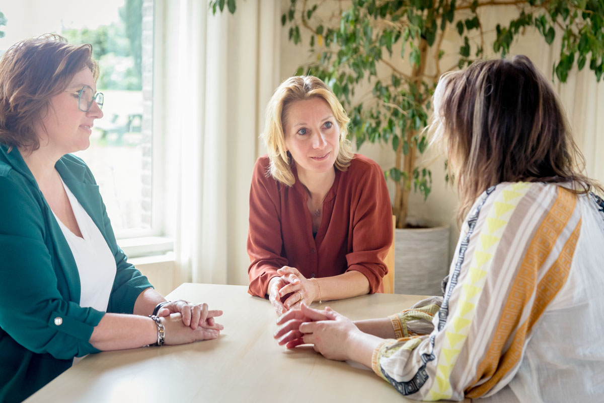 frionnet-20250602-4682-org-hr-elena